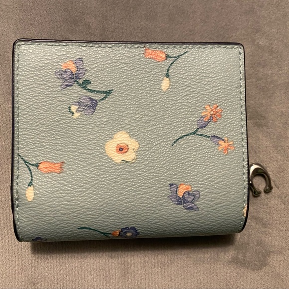 Coach Light Blue 🩵 Floral 🌼 Snap Wallet - Picture 4 of 9